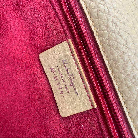 Salvatore Ferragamo Tan Pebble Leather ShoulderBag - Picture 7 of 9